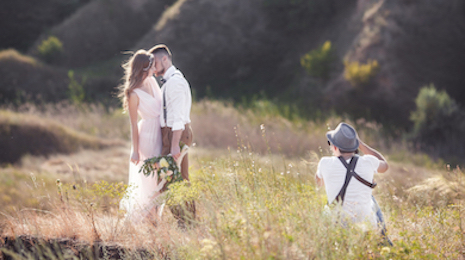 4 Ideas to Pose to Wedding Photographers